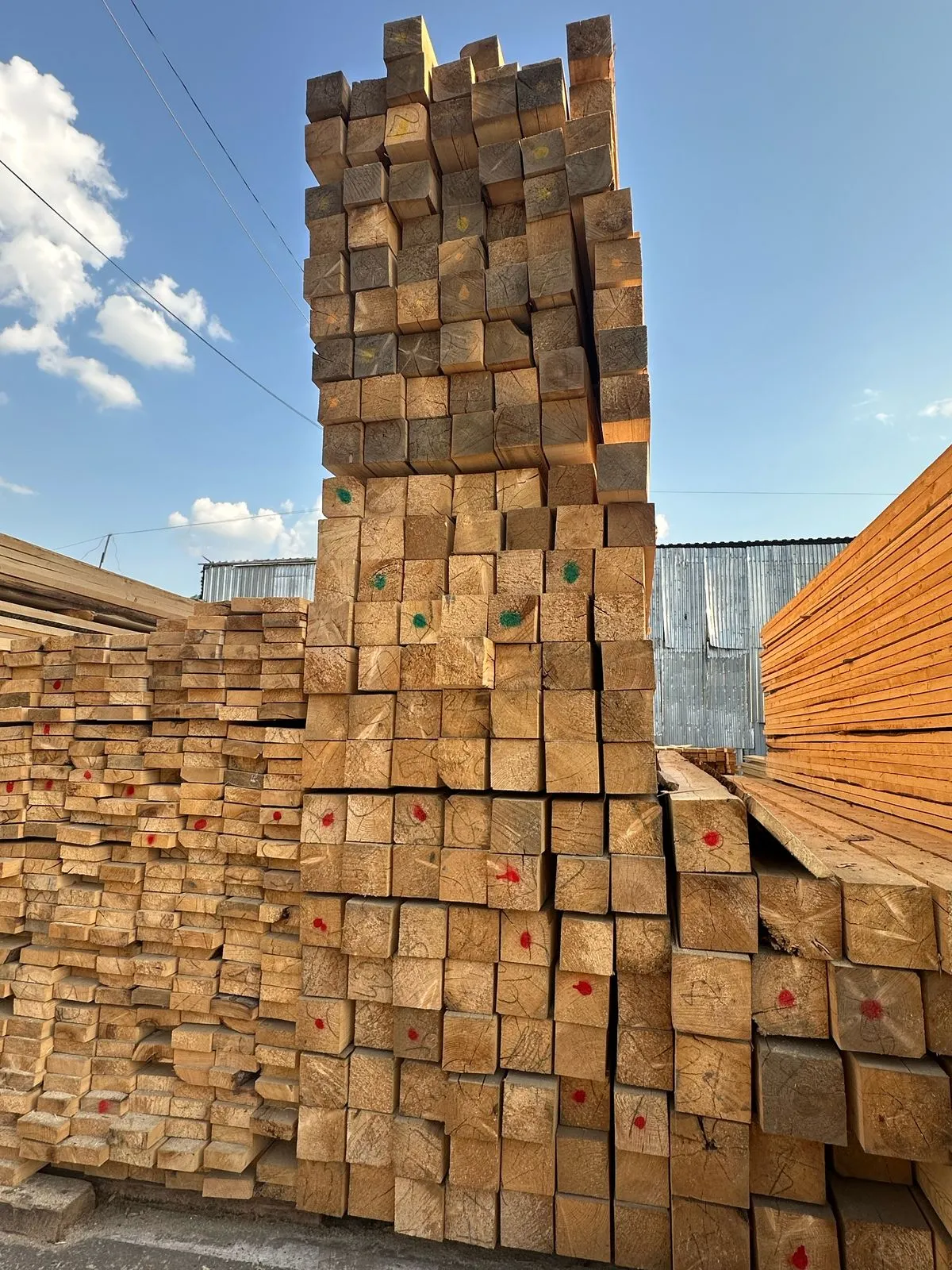 Купить Брус обрезной лиственница 150х150х6000 мм 1 сорт